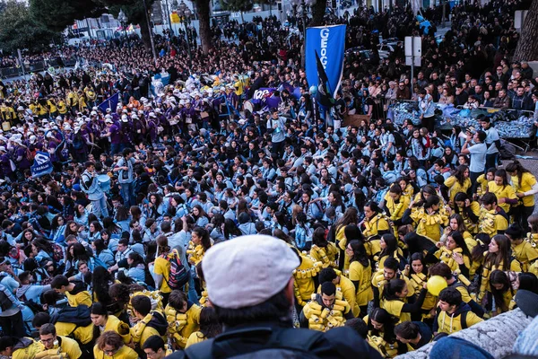 ポルト中心部の伝統的な求愛 Latada 大学学生祭のポルト ポルトガル 2018 参加者 新入生レセプションの週が行われる 月の最後の日 — ストック写真