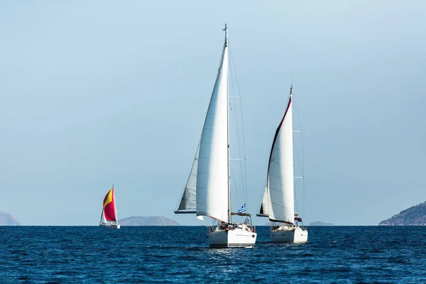 Navegando Barcos Luxo Durante Regata Iate Mar Egeu Grécia — Fotografia de Stock