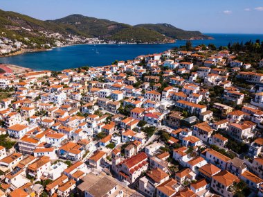 Poros Adası, Ege Adaları, Yunanistan havadan görünümü. 