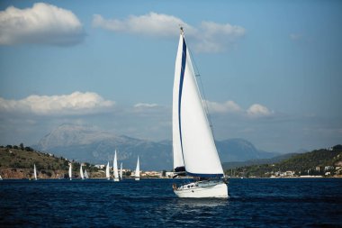 Yelkenli Yatlar yarışı yelken katılmak.
