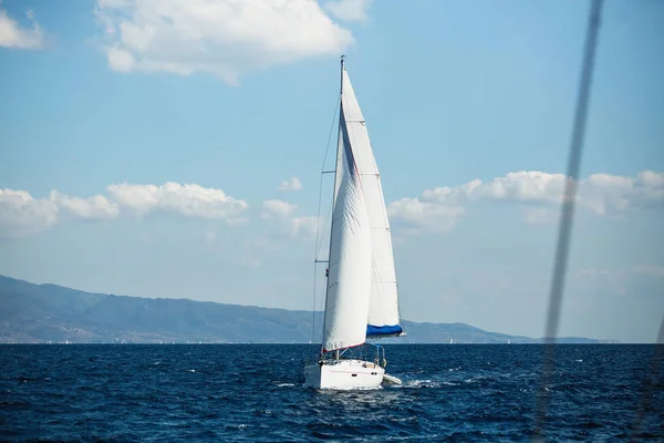 Voilier Participer Régate Voiliers Parmi Groupe Îles Grecques Dans Mer — Photo