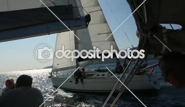 Poros, Yunanistan - 10 Ekim 2018: 20 Ellada sonbahar 2018 Yunan Adası arasında grup Ege Denizi'nde Cyclades ve Saronic Gulf Yelkenli teknelerden katılmak. 