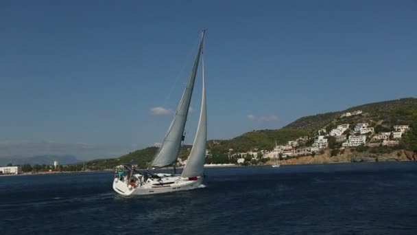 希腊波罗斯 2018年10月10日 帆船参加帆船帆船帆船 Ellada 秋季2018在爱琴海 基克拉德斯和萨罗尼克海湾的希腊岛屿集团 — 图库视频影像