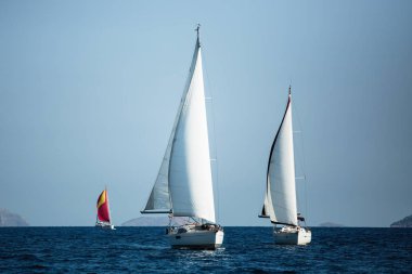 Yelkenli Yatlar yarışı Ege Adaları, Yunanistan için yelken katılmak.