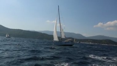 Poros - Methana, Yunanistan - 11 Ekim 2018: 20 Ellada sonbahar 2018 Yunan Adası arasında grup Ege Denizi'nde Cyclades ve Saronic Gulf Yelkenli teknelerden katılmak. 