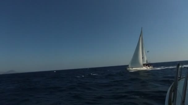 希腊波罗斯 梅萨纳 2018年10月11日 帆船参加帆船帆船帆船 Ellada 秋季希腊岛屿集团在爱琴海 基克拉德斯和萨罗尼克海湾 — 图库视频影像
