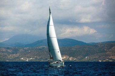 Lüks yat tekne Yunanistan Ege denizinde yelken.