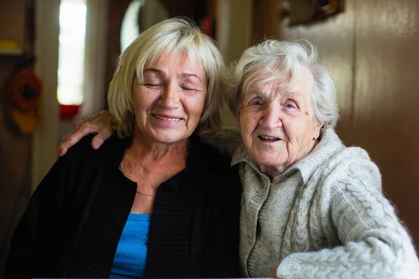 Anciana Con Hija Adulta — Foto de Stock