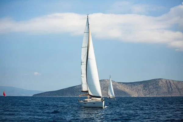 Luxus Hajó Részt Vesz Égei Tenger Görögországi Yacht Regatta Vitorlázásra — Stock Fotó