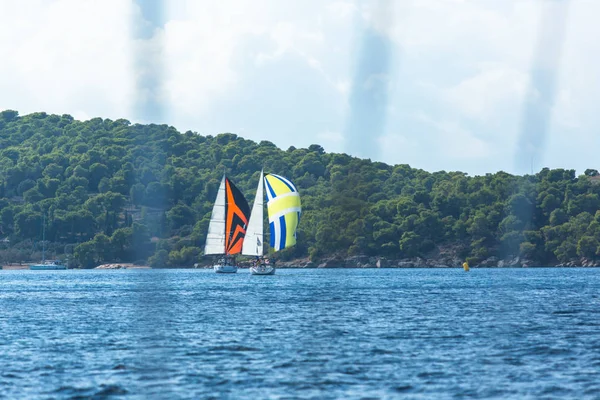 Ερμιόνη Ελλάδα Οκτ 2018 Ναύτες Συμμετέχουν Στην Ρεγκάτα Ιστιοπλοΐας Ομάδα — Φωτογραφία Αρχείου