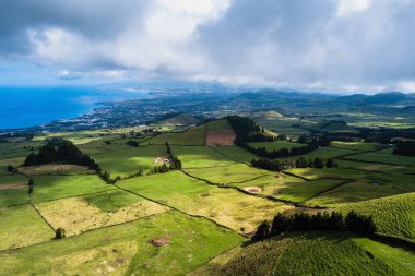 San Miguel Island, Azores, Portekiz yeşil alanların havadan görünümü. 