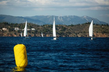 Yelkenli tekne yelken yat yarışı içinde Ege Adaları, Yunanistan macera ve lüks tatil katılmak..