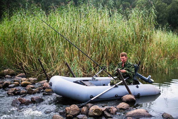 Man Camouflage Fishing Rod River Rubber Boat — Stock Photo, Image