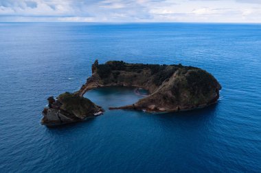 Kuş bakışı adacık Vila Franca yapmak Campo San Miguel ada, Azores, Portekiz.