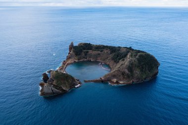 Azores, Portekiz. Vila Franca adacık havadan görünümü yapmak Campo.