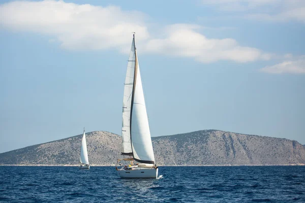 Navegando Barcos Luxo Regata Mar Egeu Grécia — Fotografia de Stock