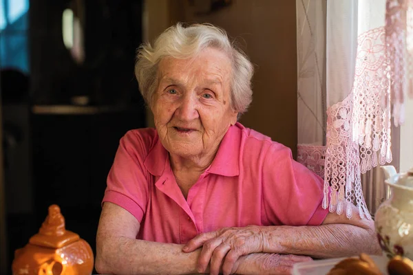 Portrait Une Femme Âgée Dans Maison — Photo