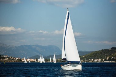 Lüks tatil, Yelkenli tekne yelken yat yarışı Ege Denizi'nde katılmak.