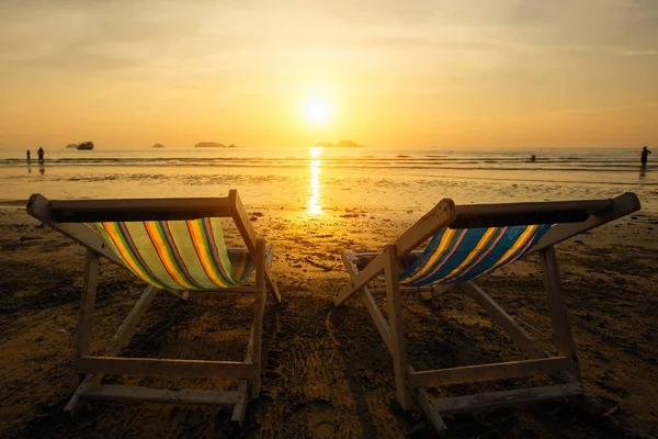 Couple Sun Loungers Beach Sunset — Stock Photo, Image