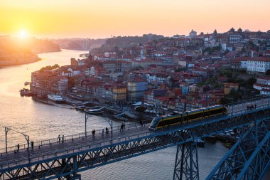 Dom Luis Douro Nehri Porto - Portekiz eski bölümü köprü. 