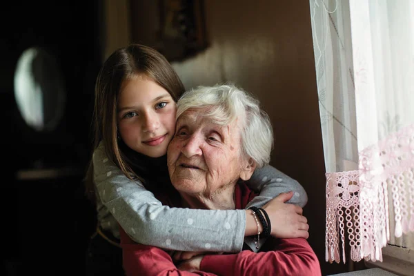 Portrait Elderly Woman Her Young Granddaughter — Stock Photo, Image