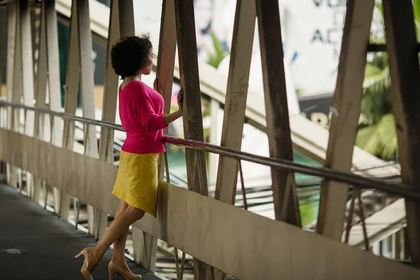 Asian Woman Standing Overpass City — Stock Photo, Image