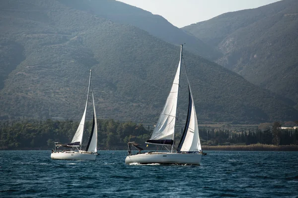 Yachts Voile Régate Dans Vent Travers Les Vagues Mer — Photo