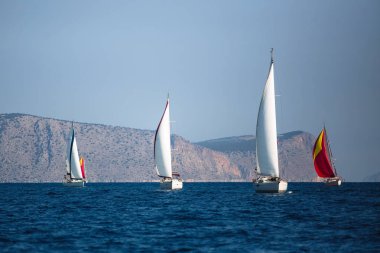 Macera ve lüks bir tatil. Yelkenli tekne yelken yat yarışı, Ege Denizi içinde. 