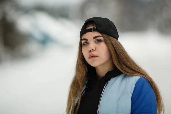 Adolescente Chica Primer Plano Retrato Aire Libre Invierno —  Fotos de Stock