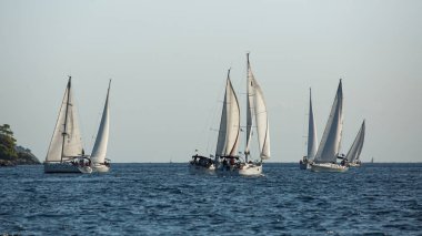 Poros, Yunanistan - 10 Ekim 2018: Yelkenli katılmak 20 Ellada sonbahar 2018 Yunan Adası arasında grup Ege Denizi'nde Cyclades ve Saronic Gulf Yelkenli.