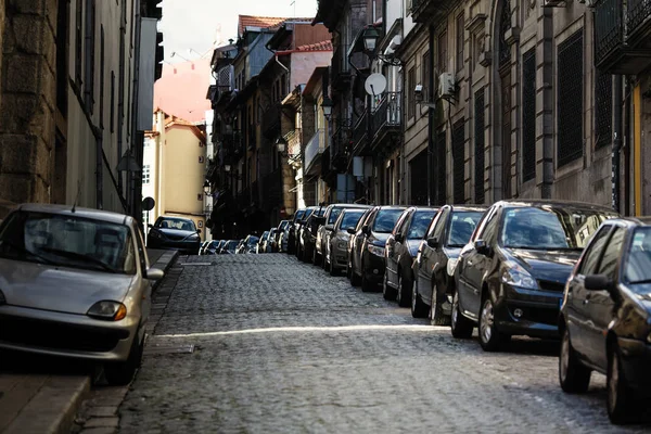 Voitures Garées Long Des Rues Pavées Vieille Ville — Photo