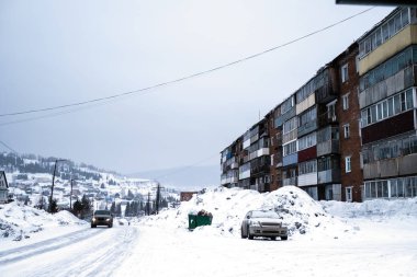 Bir dağ Shoria (Sibirya - Rusya Sheregesh köy sokaklarında üzerinde)
