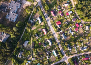 Leningrad region, Rusya Federasyonu içinde tipik kent tipi köyünün havadan görünümü.