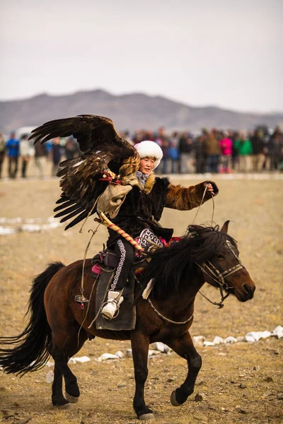Olgiy Moğolistan Eyl 2017 Berkutchi Kazak Kartal Hunter Bayan Olgii — Stok fotoğraf