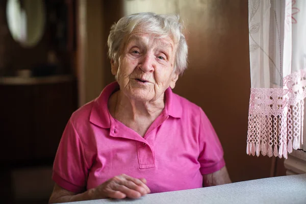 Retrato Mulher Idosa Aposentada Sua Casa — Fotografia de Stock