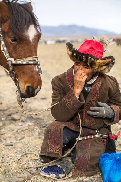 Sagsay Mongólia Setembro 2017 Berkutchi Caçador Cazaque Enquanto Caça Lebre — Fotografia de Stock