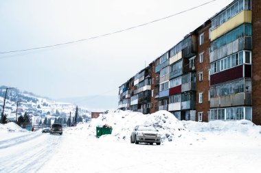 Shoria Dağı 'nda Sheregesh köyünde tipik Konut Evleri (Sibirya-Rusya)