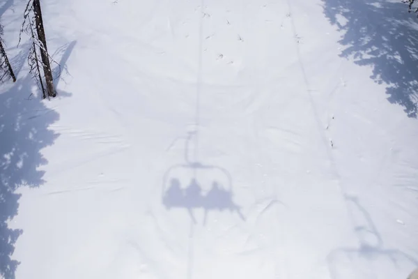 Schatten Des Skilifts Verschneiten Hang — Stockfoto