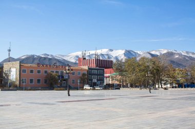 Olgii, Moğolistan - Eyl 30, 2017: şehrin sokaklarında. Moğolistan en batı şehir ve en uzak şehrin Ulaanbaatar başkenti olduğunu.