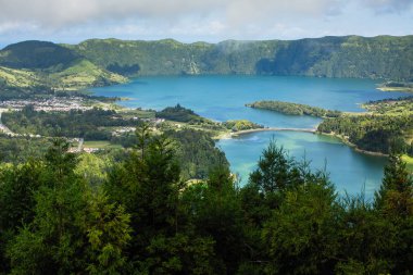 Sete Cidades'teki Göller San Miguel adasındavolkanik kraterler, Azores - Portekiz. 