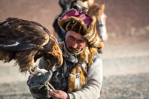 Sagsay Mongolia Set 2017 Berkutchi Cacciatore Kazako Con Aquila Reale — Foto Stock