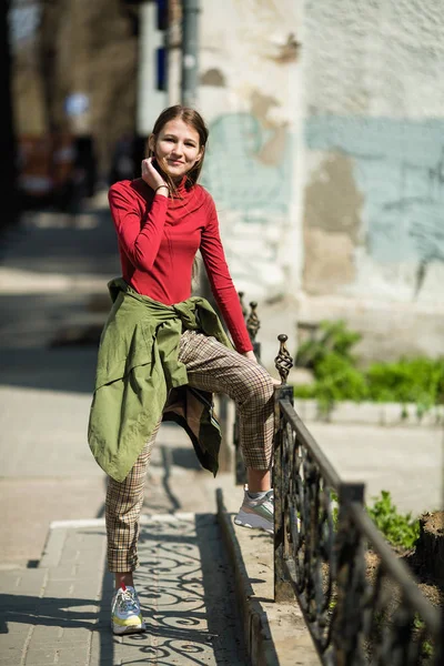 Teenager Mädchen Auf Der Straße — Stockfoto