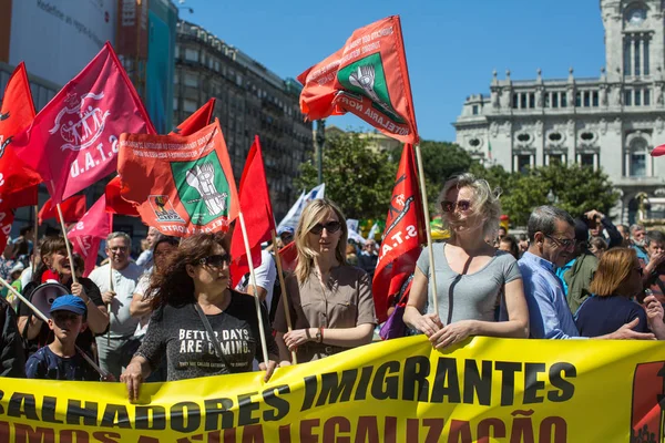 ポルト ポルトガル 2019年5月1日 オポルト中心部でのメイデーのお祝い 伝統的に共産党に関連するポルトガル労働者総連合は 800 000人のメンバーを持っています — ストック写真