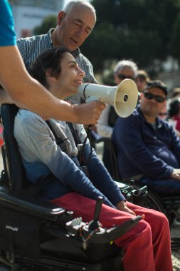 Porto, Portekiz - 5 Mayıs 2019: Bağımsız Yaşam Manifestosu (engellilerin yürüyüşü) Kişisel yardım, barınma, istihdam, eğitim, ulaşım açısından haklara uygunluk talebi