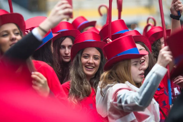 葡萄牙波尔图 2019年5月7日 在科尔特霍奎马达斯比塔斯 葡萄牙大学学生的年度节日 毕业生们戴着一顶帽子和一个手杖 都是他们学院的两种颜色 — 图库照片