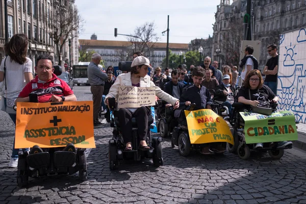 葡萄牙波尔图 2019年5月5日 独立生活宣言 残疾人游行 要求遵守个人援助 交通方面的权利 — 图库照片
