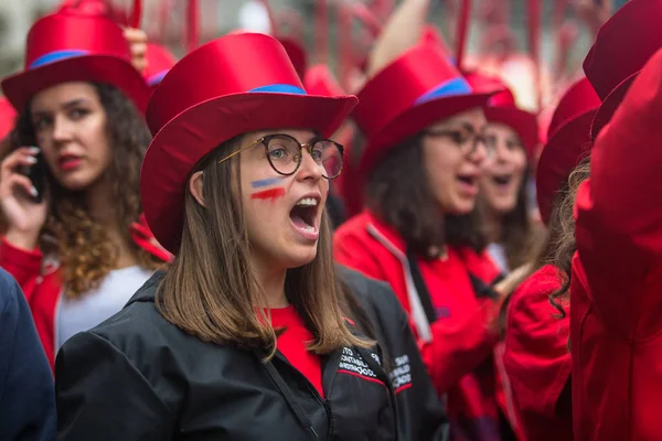 ポルト ポルトガル 2019年5月7日 コルテホ ケイマ フィタスの間に 大学のポルトガルの学生の毎年のお祭り 卒業生はトップハットとウォーキングサトインを着用し 両方の色の教員の色を着用します — ストック写真