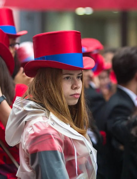 ポルト ポルトガル 2019年5月7日 コルテホ ケイマ フィタスの間に 大学のポルトガルの学生の毎年のお祭り 卒業生はトップハットとウォーキングサトインを着用し 両方の色の教員の色を着用します — ストック写真