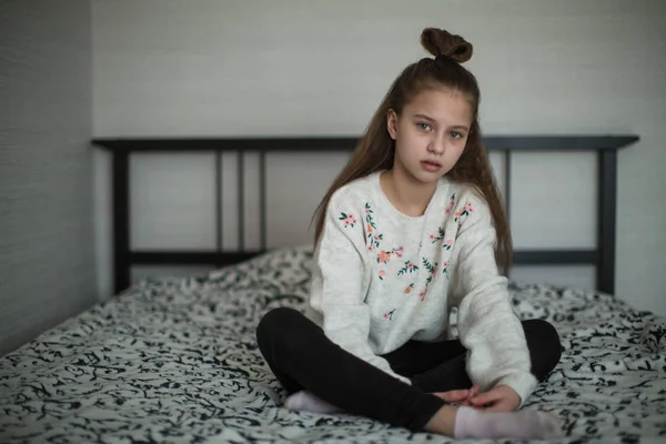 Menina Adolescente Bonito Posando Seu Quarto Para Retrato — Fotografia de Stock