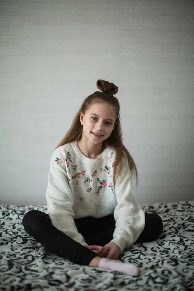 Cute Teen Girl Posing Her Room Portrait — Stock Photo, Image